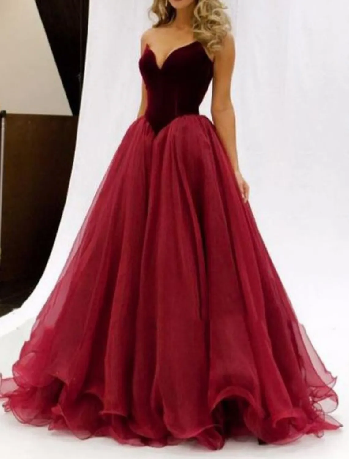 A-Line Celebrity Style Elegant Prom Formal Evening Birthday Dress V Neck Sleeveless Floor Length Velvet with Pleats