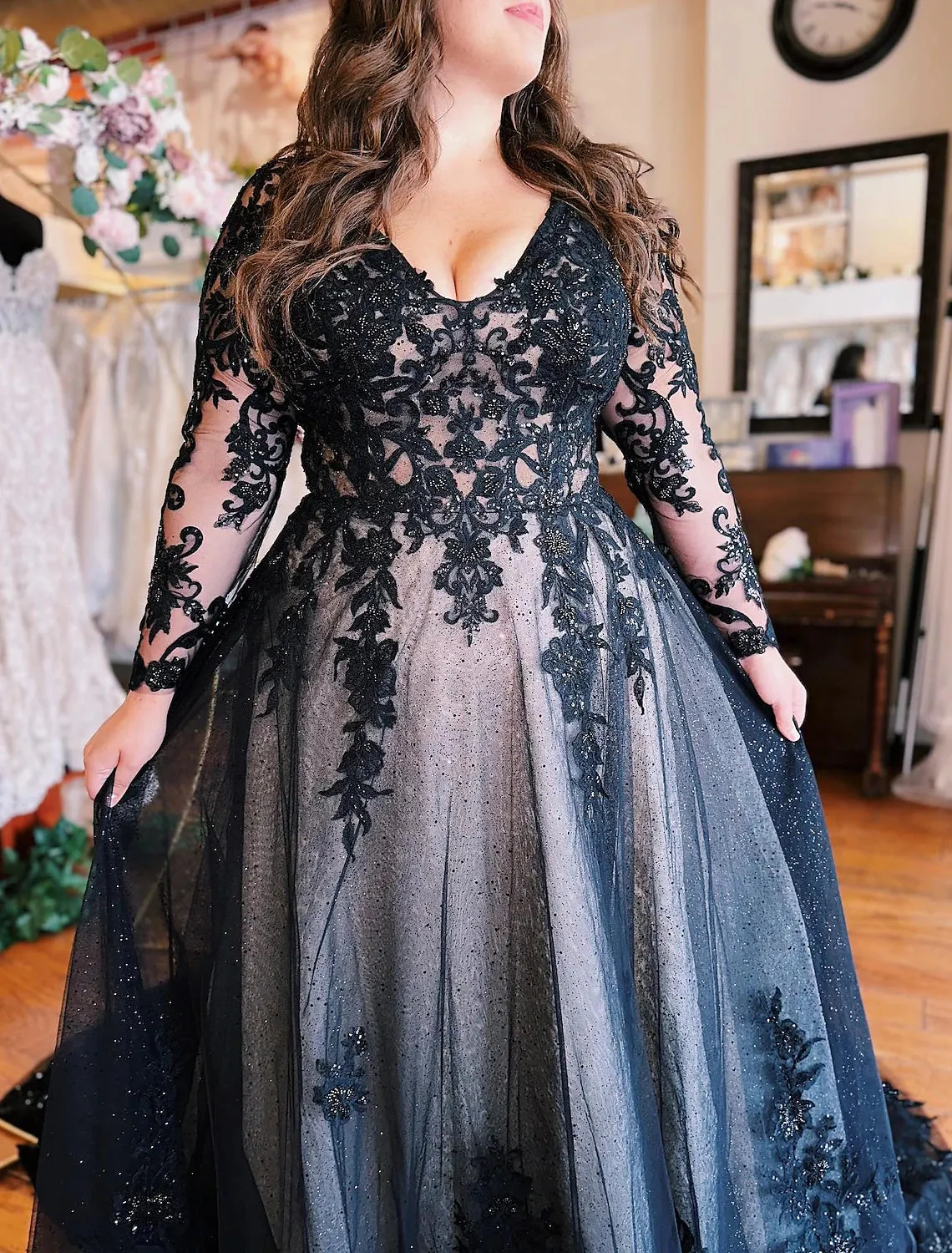 A-Line Evening Gown Black Dress Formal Wedding Court Train Sleeveless V Neck Fall Wedding Reception Tulle with Slit Appliques