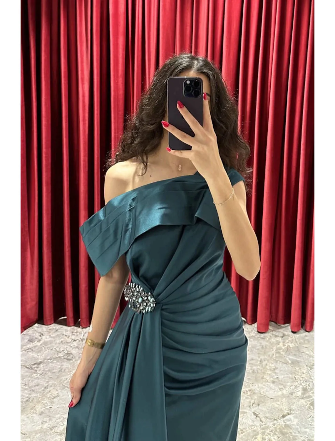 A-Line Evening Gown Elegant Dress Formal Fall Sweep / Brush Train Short Sleeve One Shoulder Satin with Ruched Slit