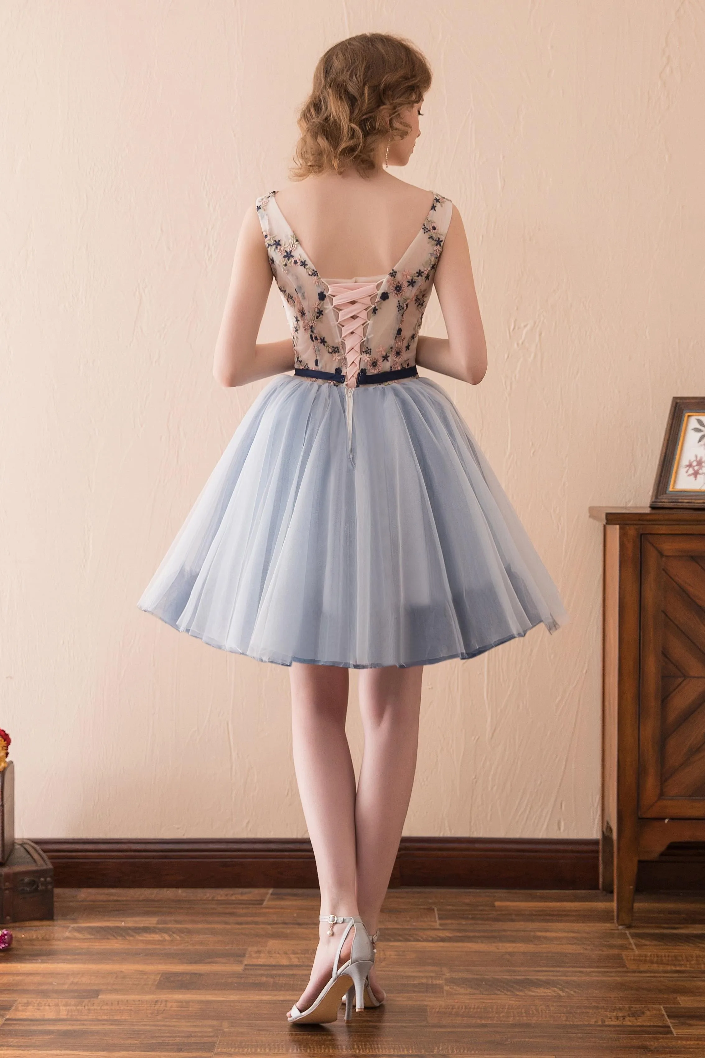 Bateau Sleeveless Tulle Short Homecoming Dress Graduation DressWith Beading AS14619