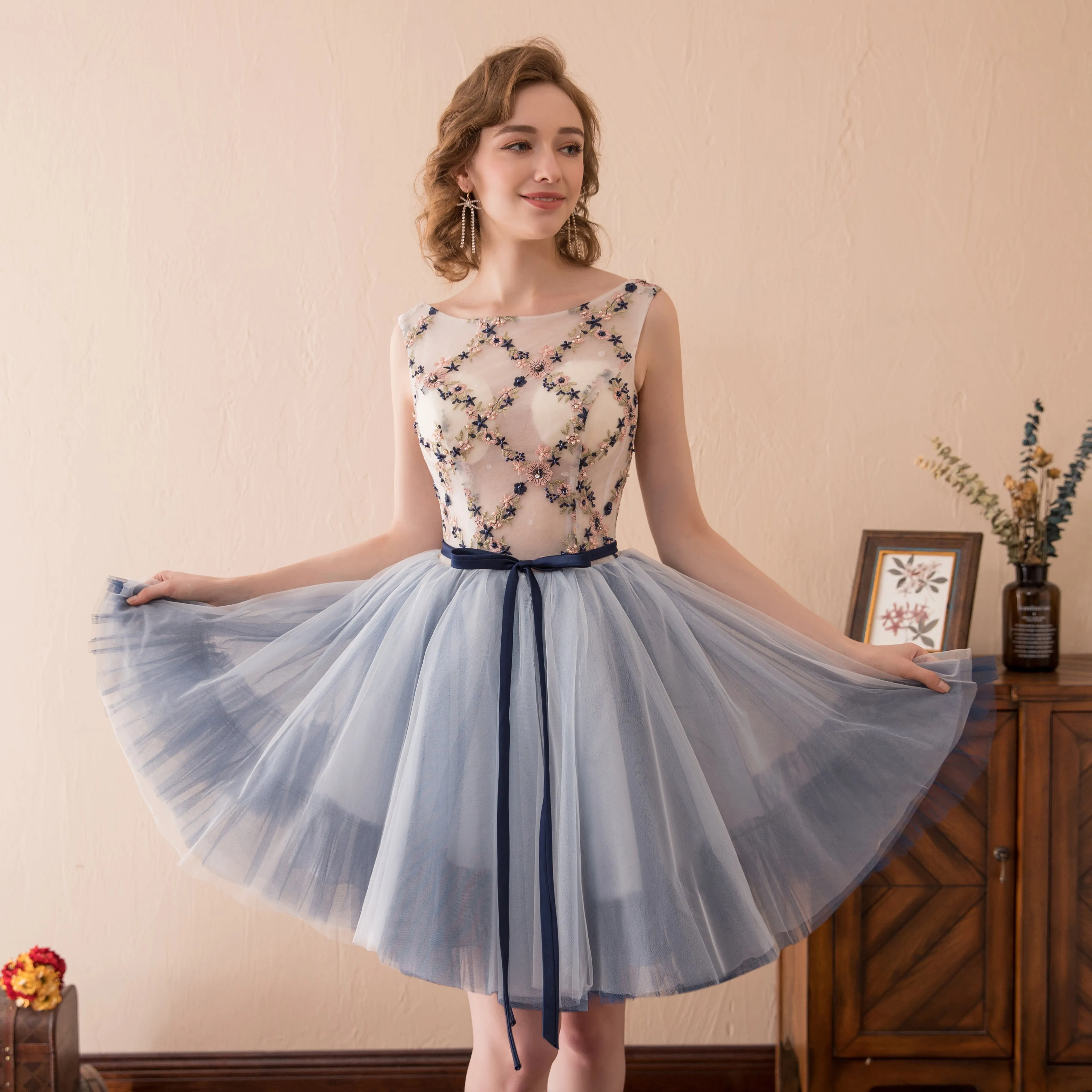 Bateau Sleeveless Tulle Short Homecoming Dress Graduation DressWith Beading AS14619