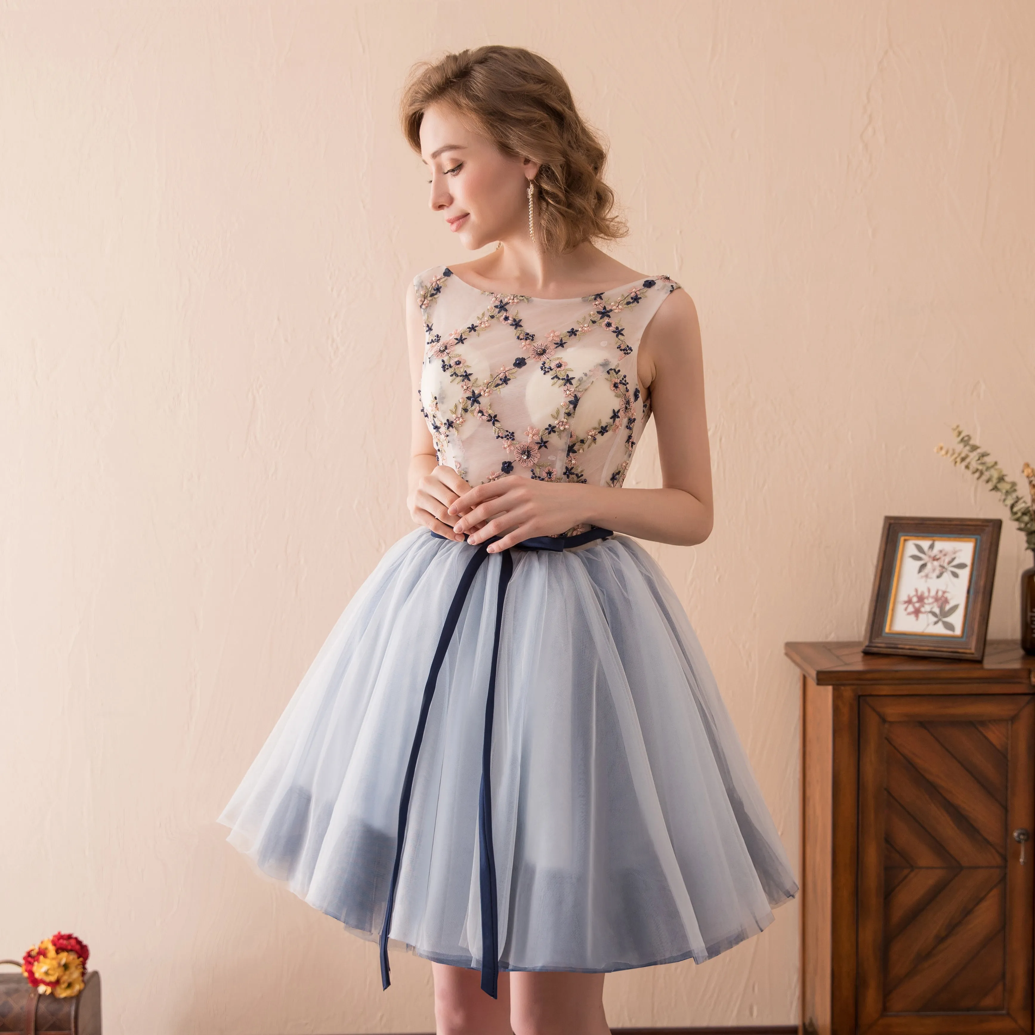 Bateau Sleeveless Tulle Short Homecoming Dress Graduation DressWith Beading AS14619