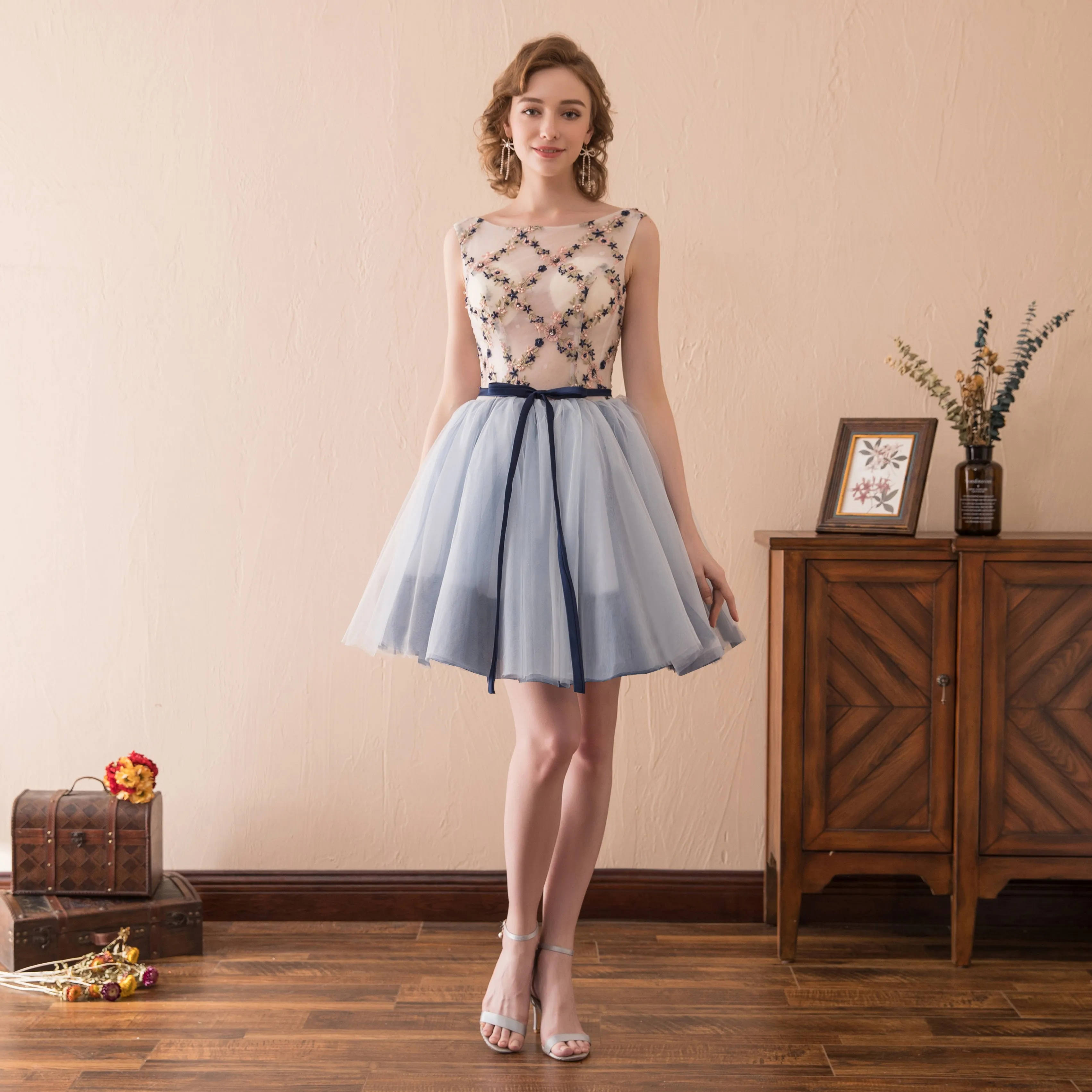 Bateau Sleeveless Tulle Short Homecoming Dress Graduation DressWith Beading AS14619