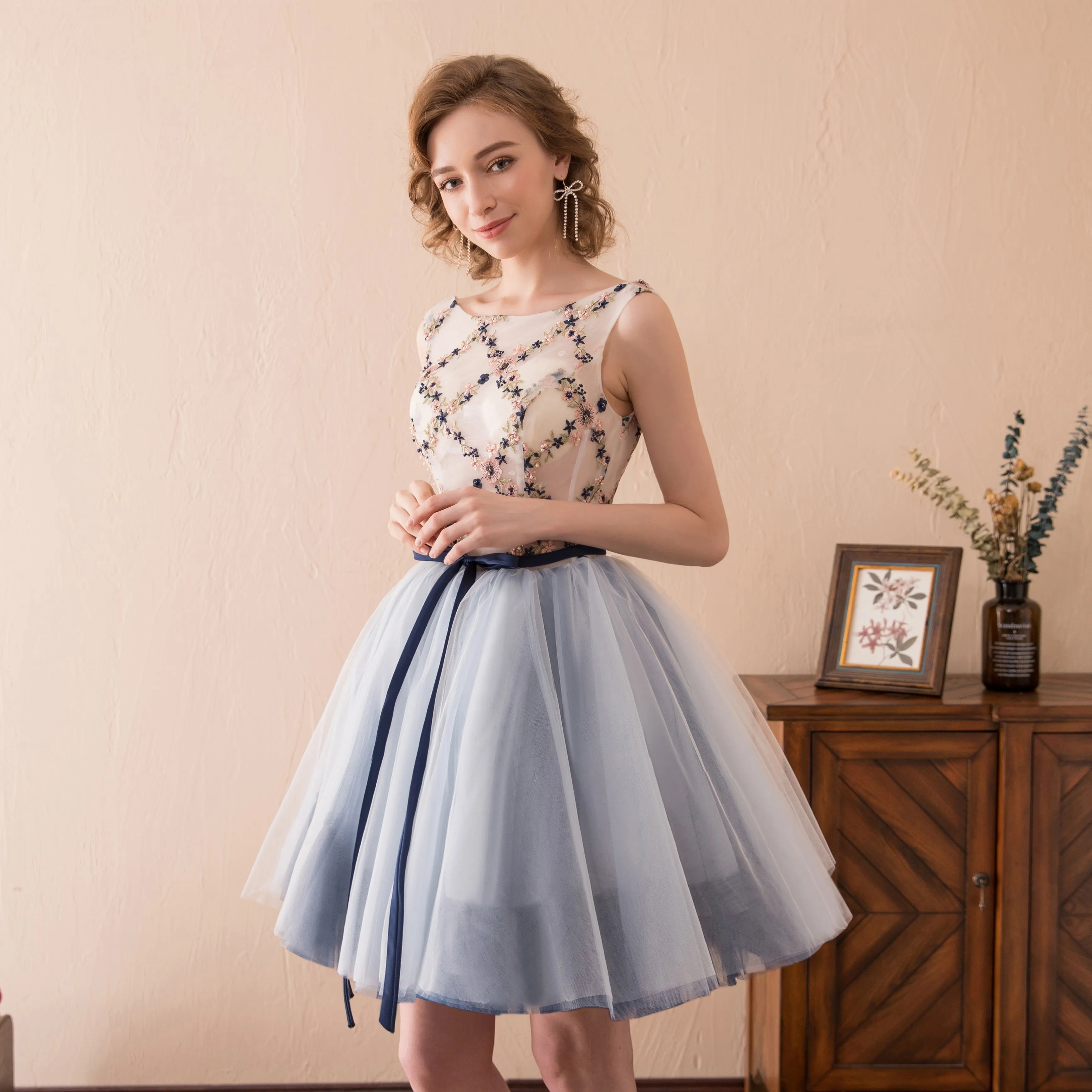 Bateau Sleeveless Tulle Short Homecoming Dress Graduation DressWith Beading AS14619