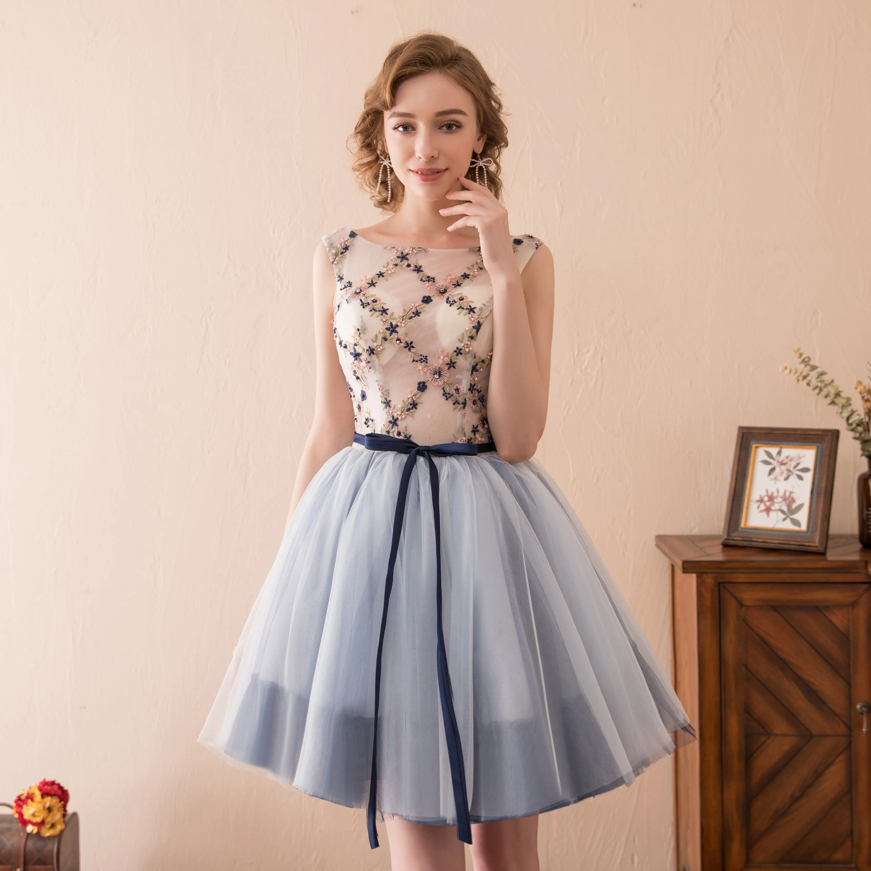 Bateau Sleeveless Tulle Short Homecoming Dress Graduation DressWith Beading AS14619