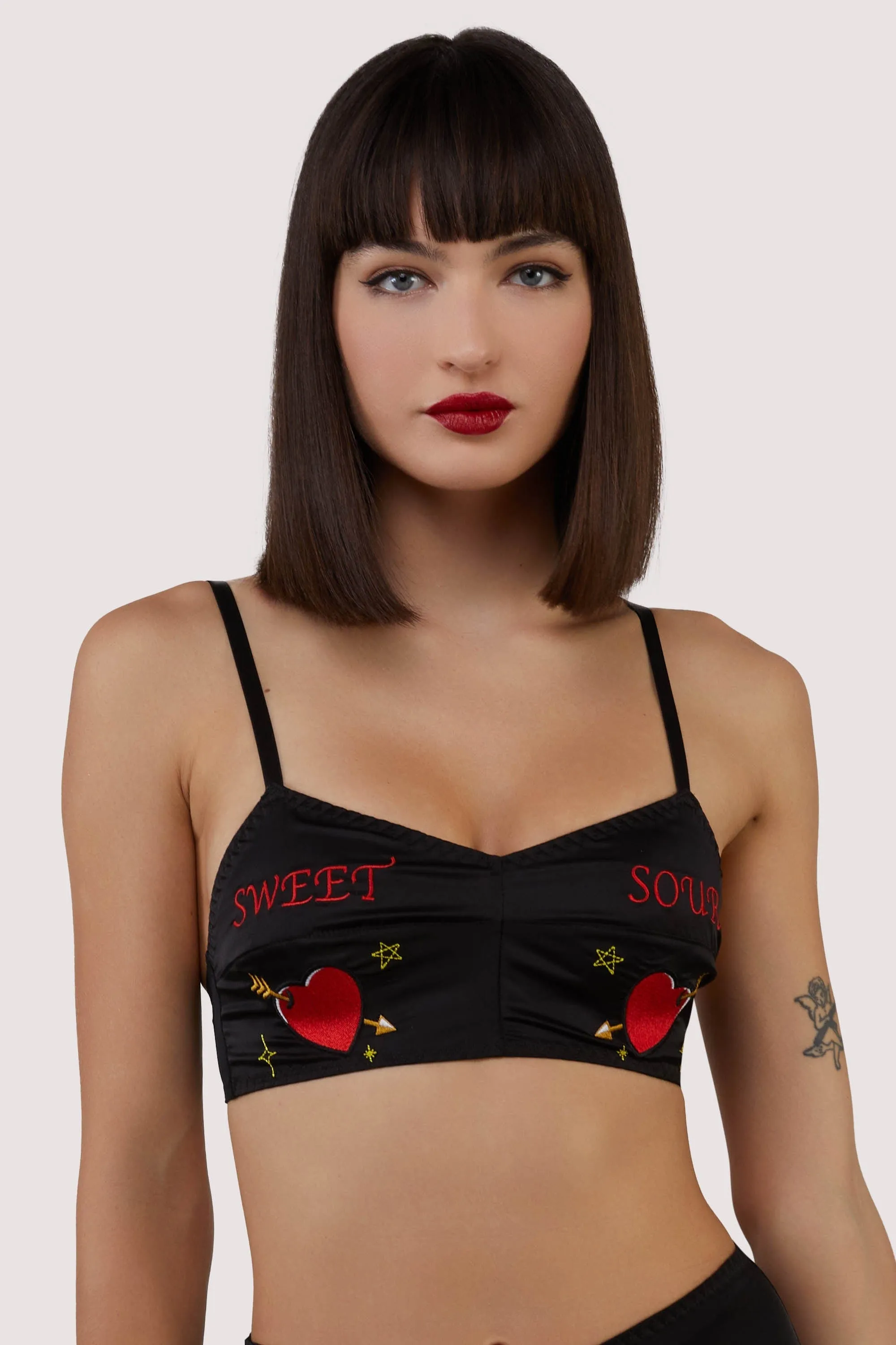 Clara Black Retro Embroidery Set