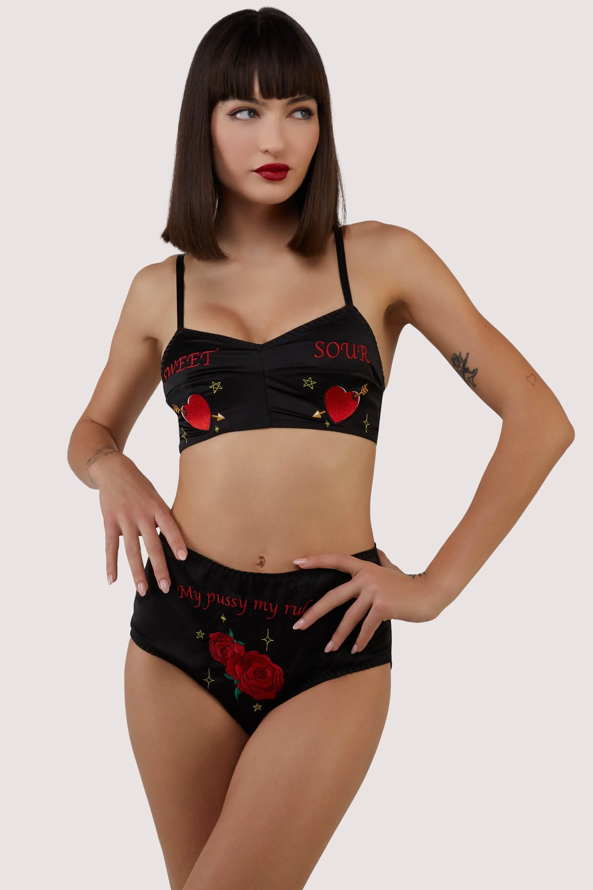 Clara Black Retro Embroidery Set