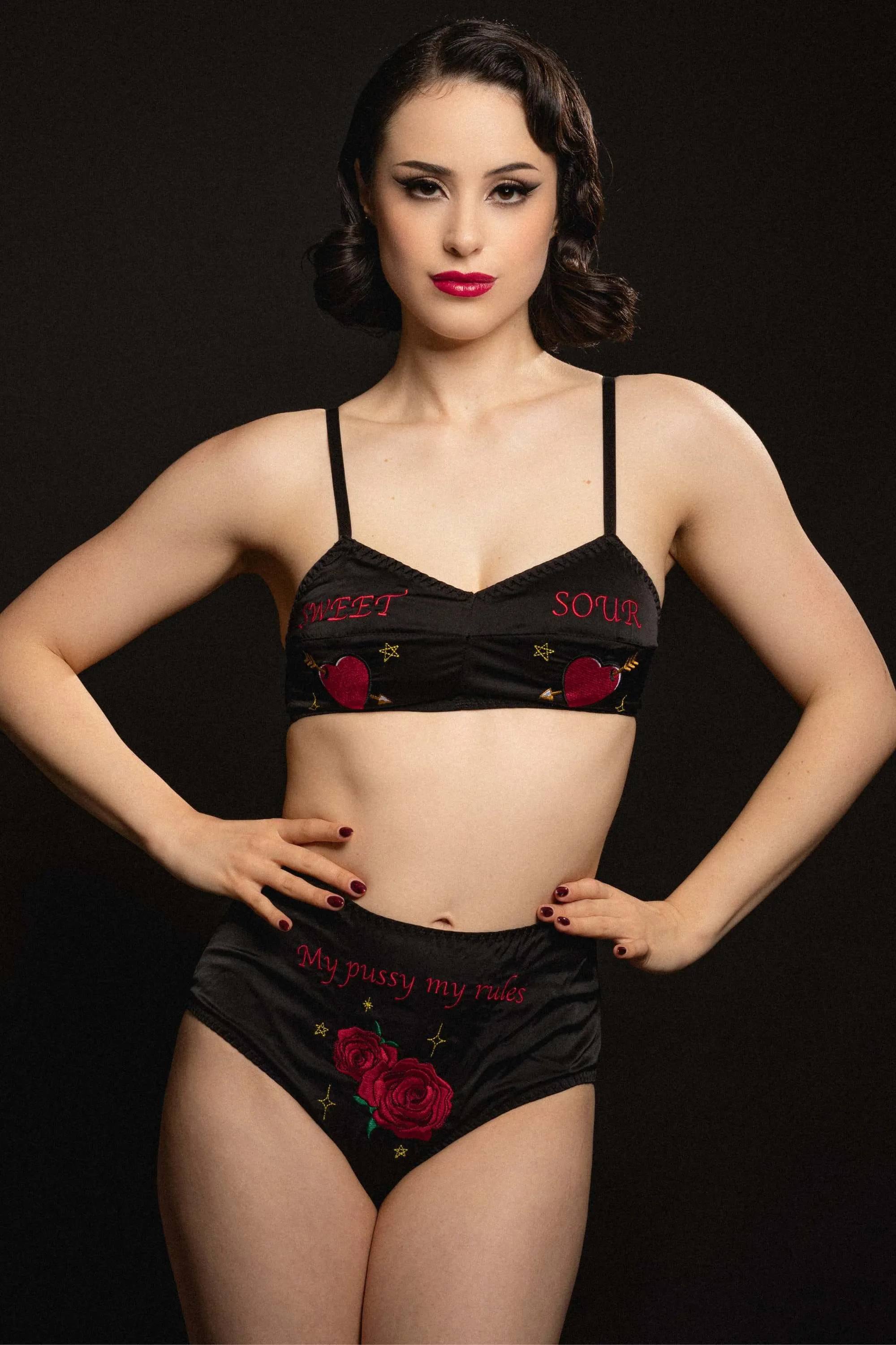 Clara Black Retro Embroidery Set