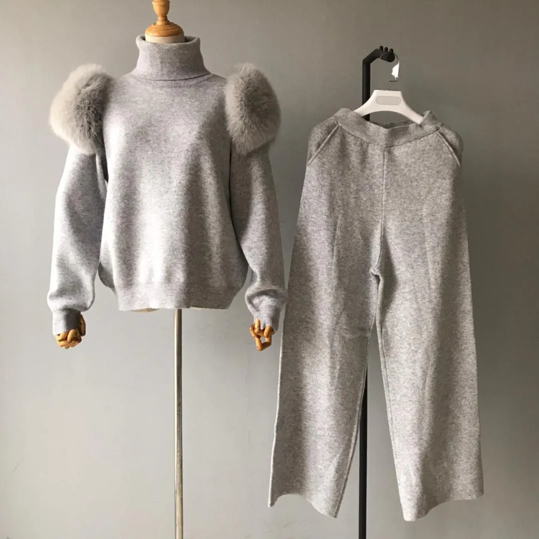 Womens knitted sweater with fur shoulders - GREY